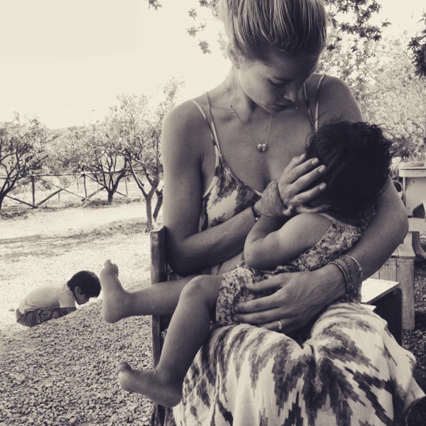 Doutzen Kroes, Breastfeeding, Instagram Doutzen Kroes, Breastfeeding, Instagram